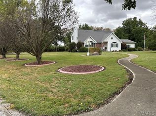 546 S 5th St, Witt, IL 62094