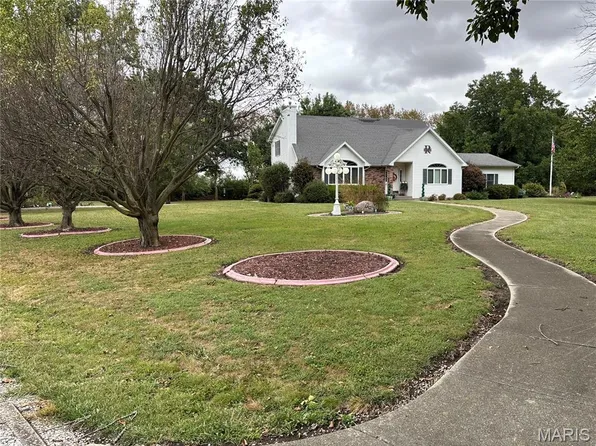 546 S 5th St, Witt, IL 62094