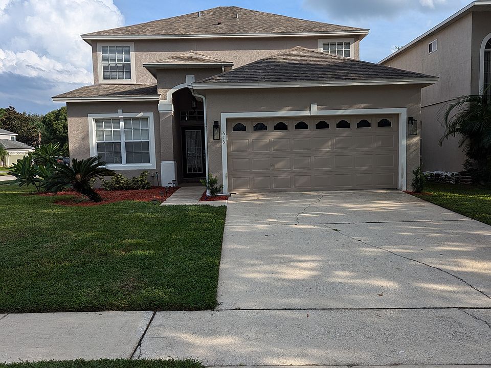 616 Lakepark Trail / corner lot