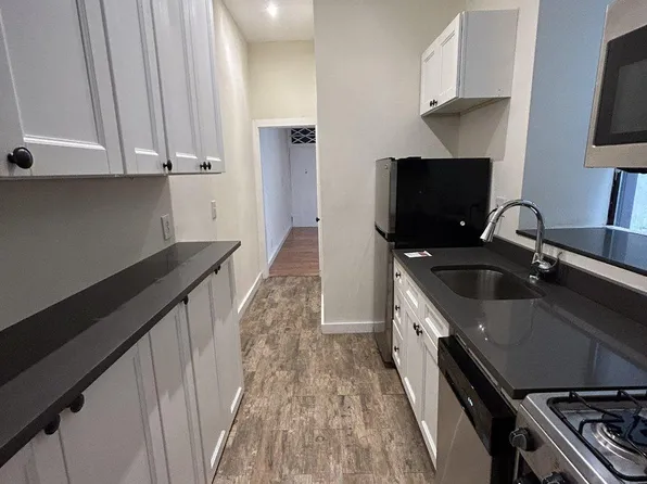 419 West 44th Street image 6 of 17