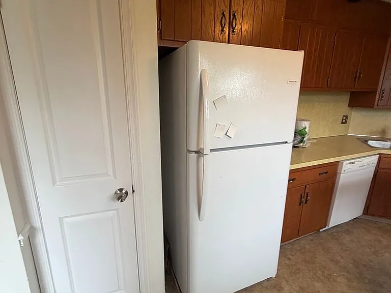 2012 Hale Ct — Photo 3