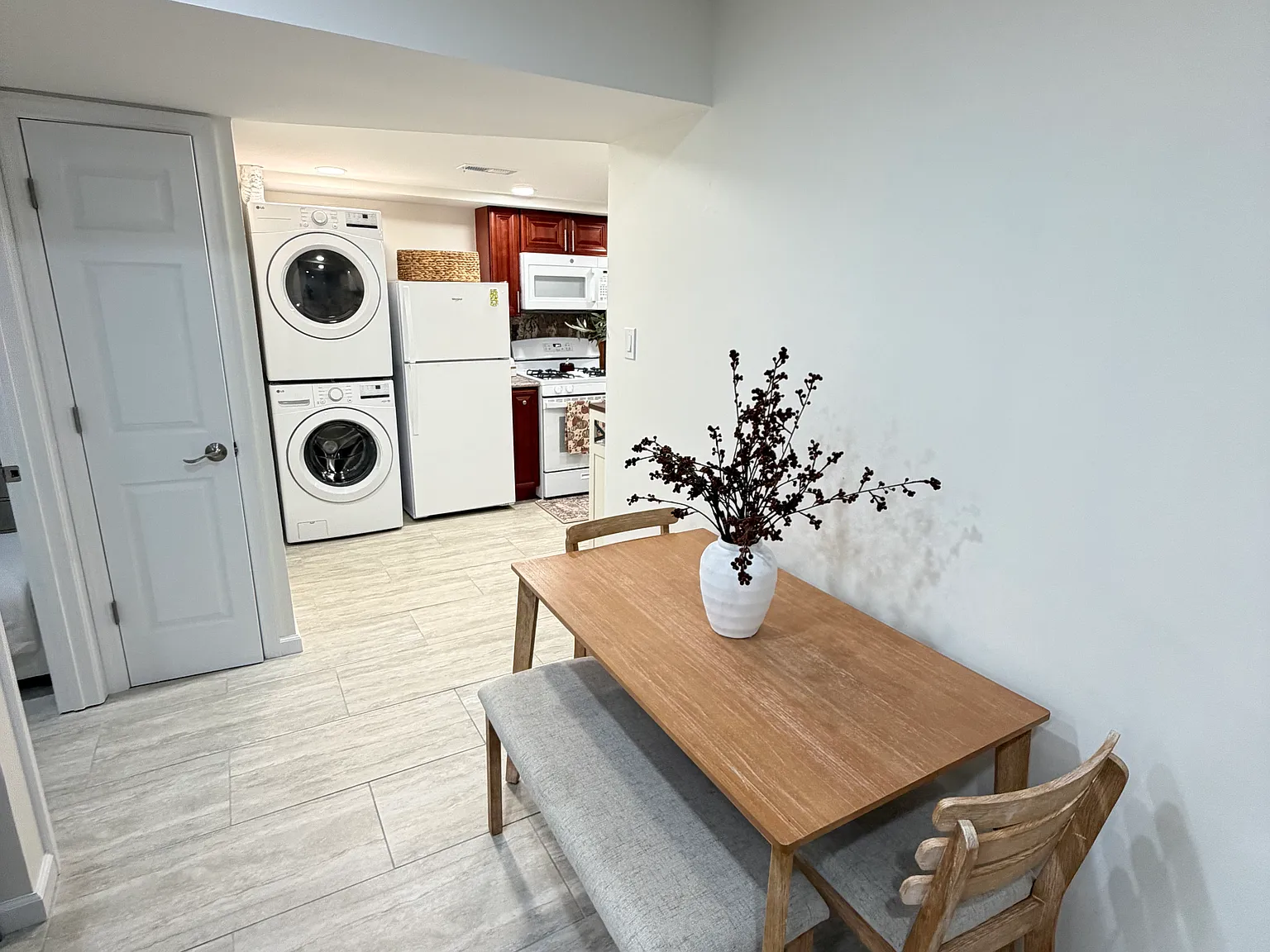 2 bed, 1000 sqft, $2,700 — Photo 3