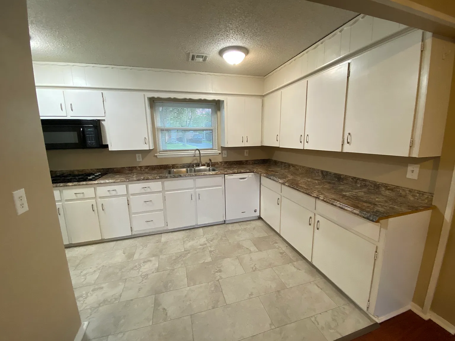 4952 Baylor Drive — Photo 3