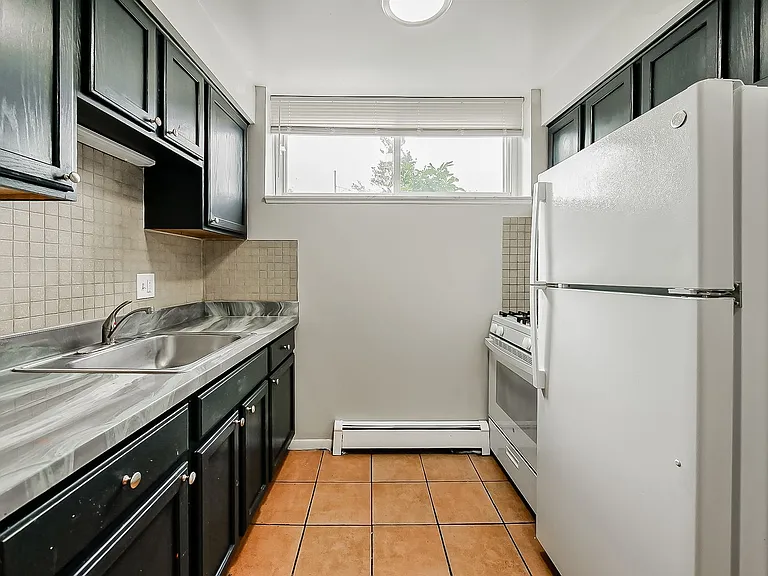 132 Huronview Ct — Photo 2