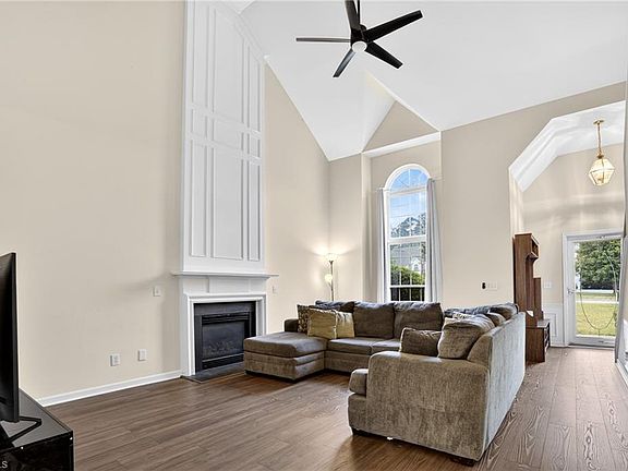 5th image of 4020 Tutbury Dr