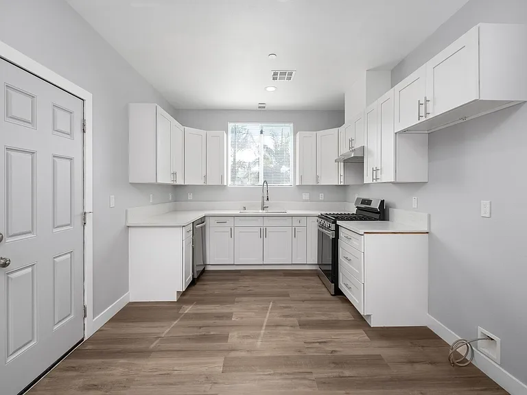 7915 Milton Avenue — Photo 8