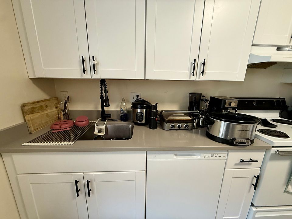 1st image of 118 Babcock St #4