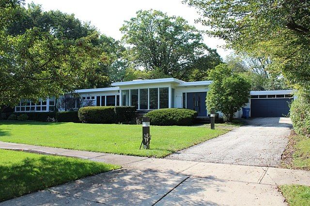 1st image of 190 Pine Point Dr