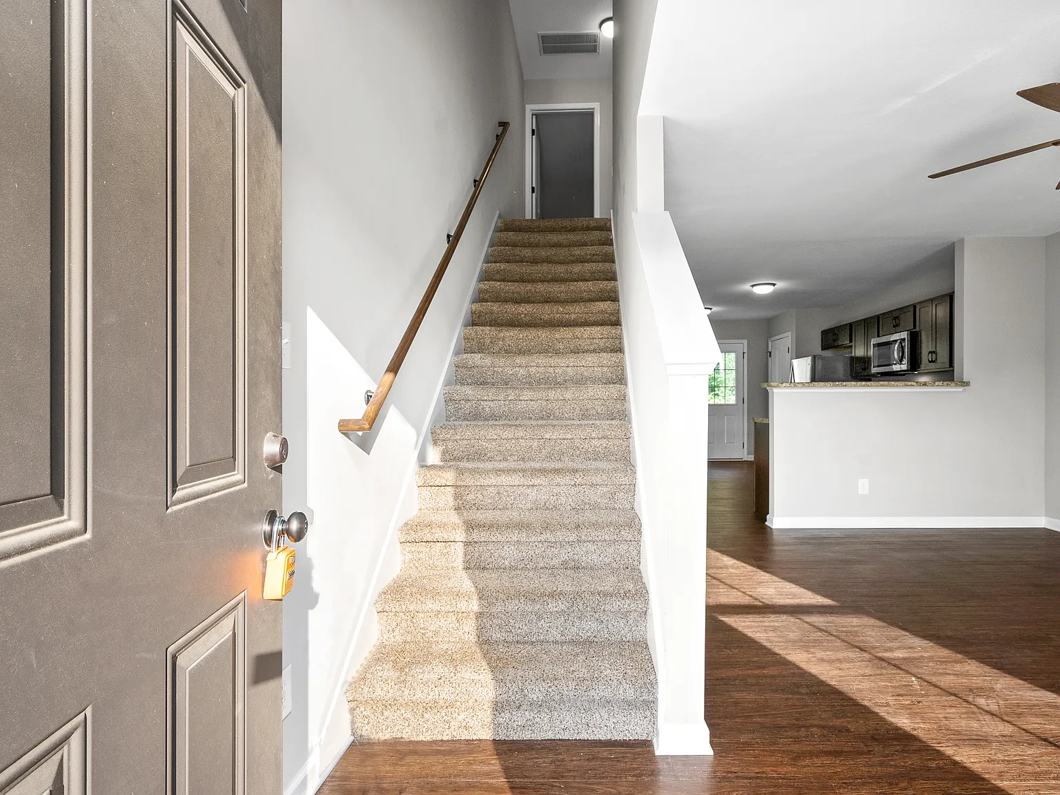2 bed, 2.5 bath, 1075 sqft, $1,100 — Photo 2