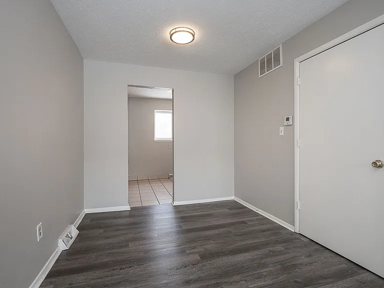 23755 Banbury Cir #10 — Photo 9