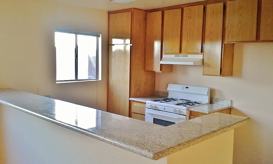 2 bed, 850 sqft, $2,700 — Photo 2