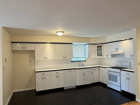4th image of 8742 Bay 16 St #1