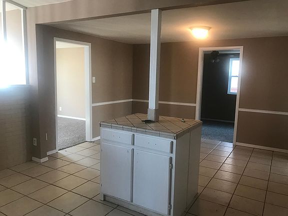4th image of 402 Sweetbriar Dr