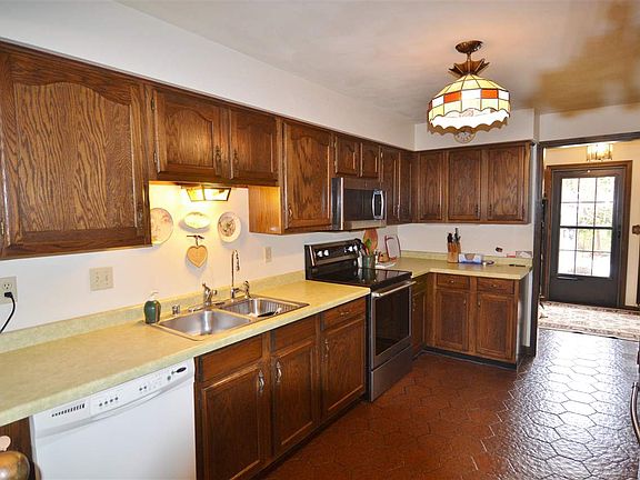 5th image of 140 Woodside Ct