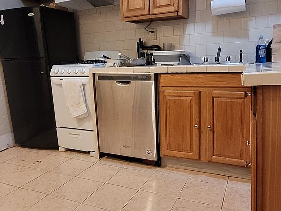 5th image of 39 Hemenway St APT 17
