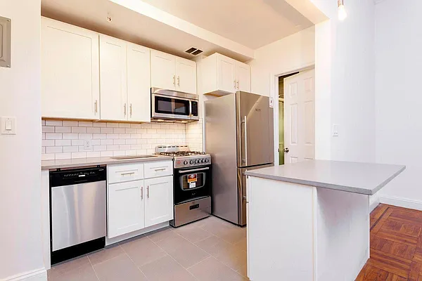 Rented by Bond New York | media 8