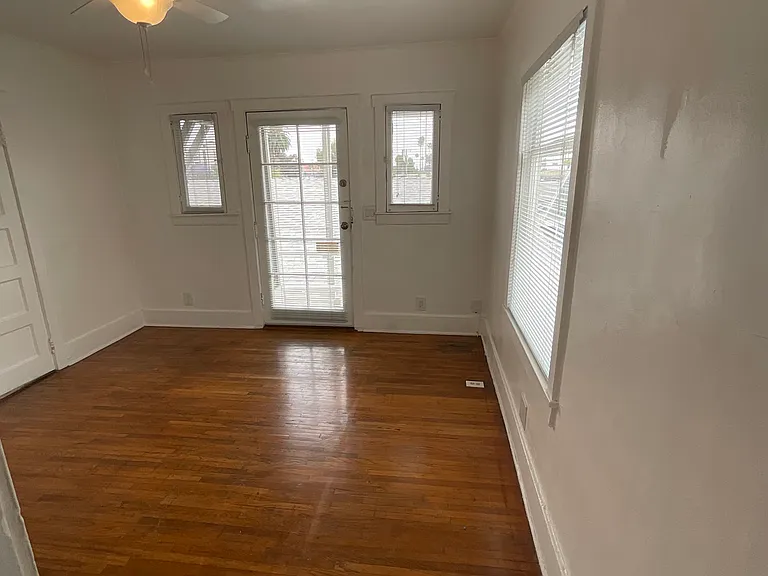 2533 1/2 Elsinore St — Photo 5