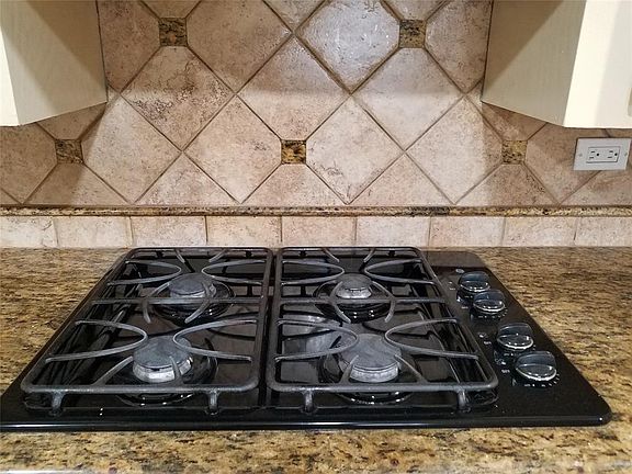 2nd image of 3040 McArthur Dr