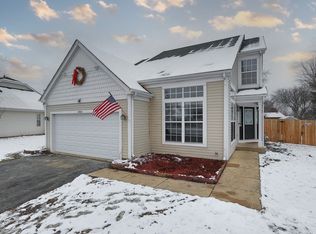 1060 N Harvard Cir, South Elgin, IL 60177