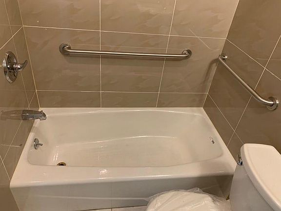 4th image of 864 Elsmere Pl #1
