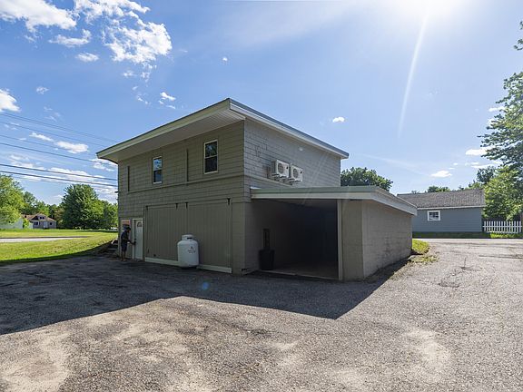 4th image of 863 Minot Avenue