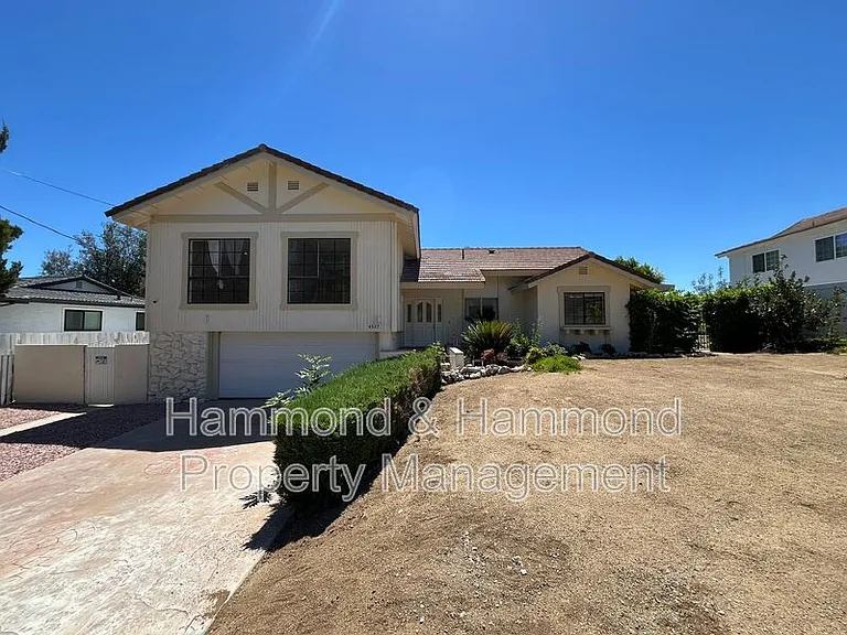 4527 Stark Ave — Photo 2