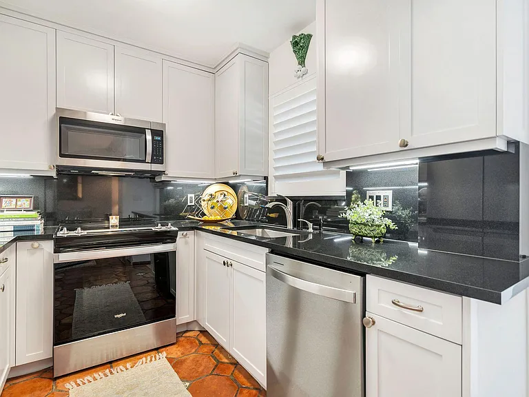401 Peruvian Ave #1040 — Photo 8