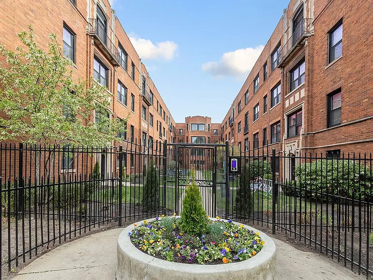 The Juneway Gardens — Photo 144