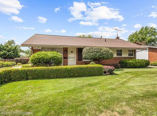 31171 Edgeworth Dr, Madison Heights, MI 48071