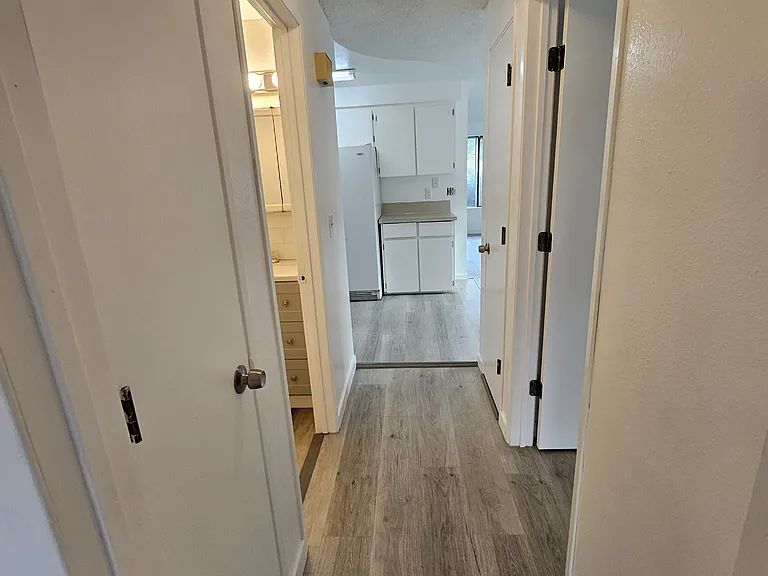 404 SW 1st St #6 — Photo 9