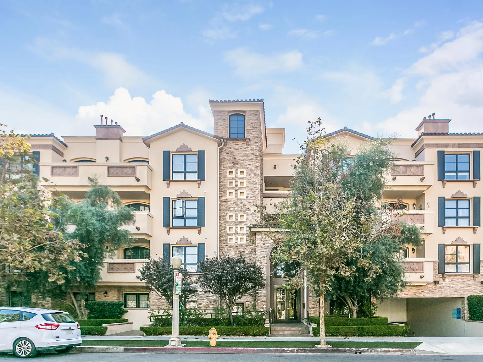 3 bed, 1630 sqft, $4,999 — Photo 1