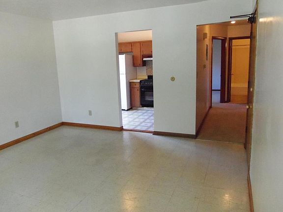 3rd image of 1419 B St APT 6