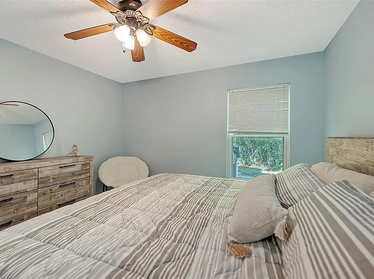 2246 Cork Oak St W — Photo 32