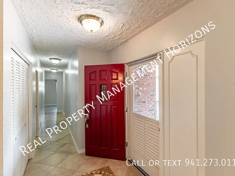 5217 Canterbury Dr — Photo 3