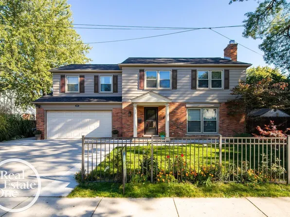 210 Chalfonte Ave, Grosse Pointe Farms, MI 48236