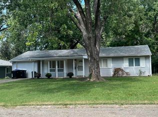 1324 SW 30th St, Topeka, KS 66611