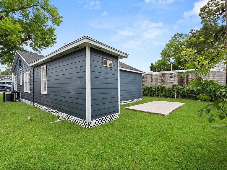 1309 Bragg St — Photo 6