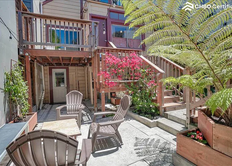 556 Vermont St — Photo 22