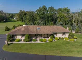 61 Grayrock Rd, Clinton, NJ 08809