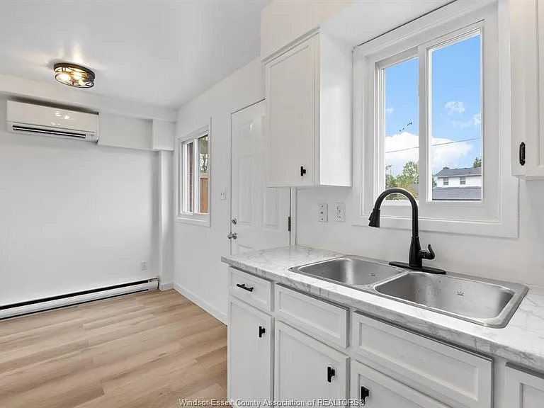 328 Fryer St — Photo 12
