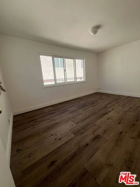 2 bed, 1.0 bath, 6425 sqft, $2,100 — Photo 2