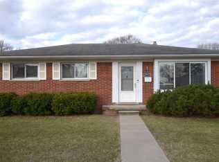 29579 Fairfield Dr, Warren, MI 48088