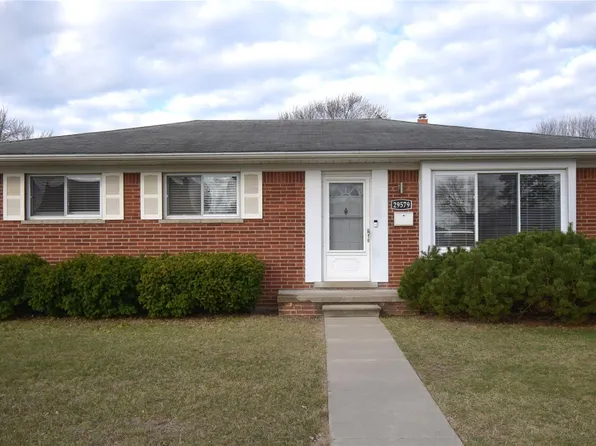 29579 Fairfield Dr, Warren, MI 48088