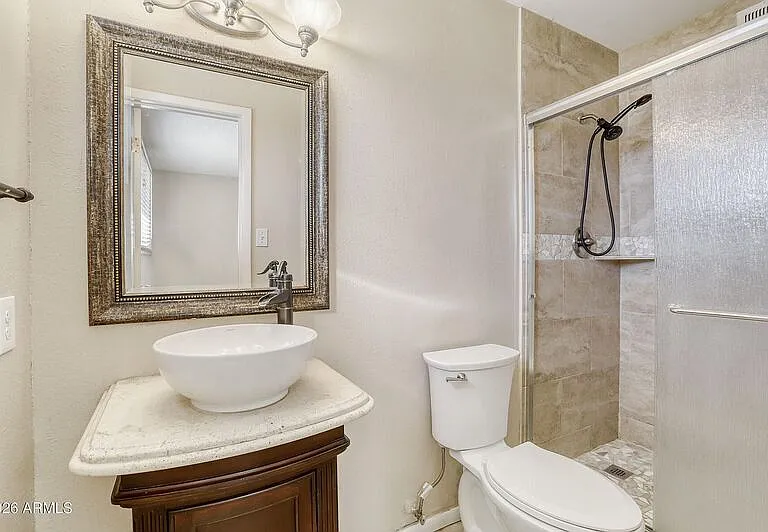 921 E Campus Dr — Photo 9