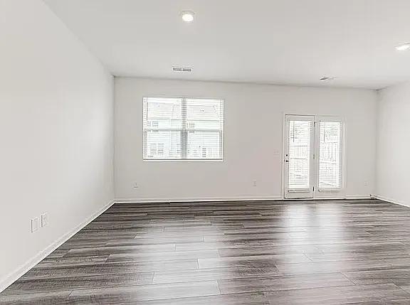 207 Fenchurch Way — Photo 5