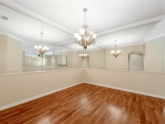 4th image of 616 Venice Pl