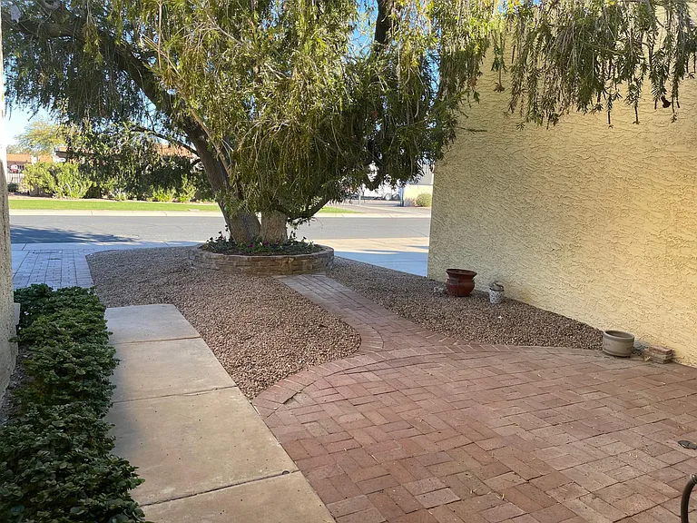 545 W Colgate Dr — Photo 3