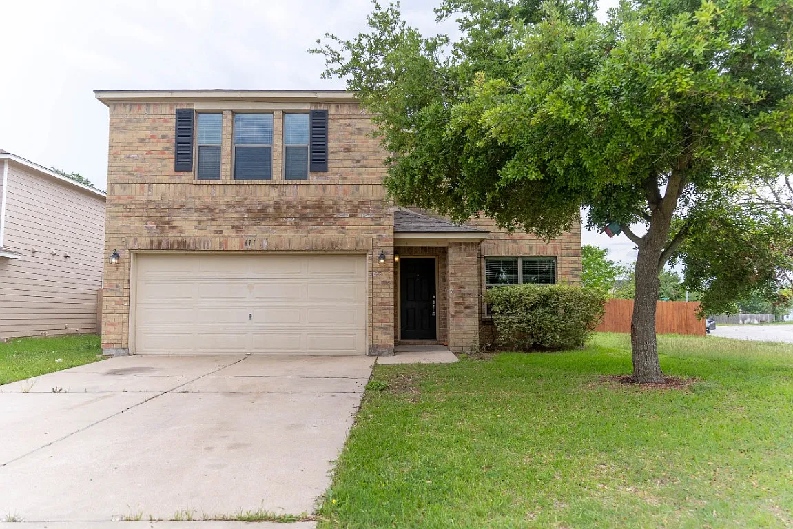 4 bed, 2.5 bath, 3071 sqft, $2,600 — Photo 1