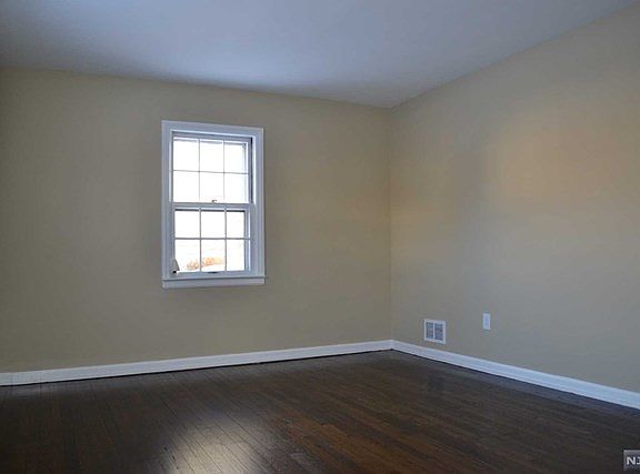 3rd image of 713 Wilson Ct