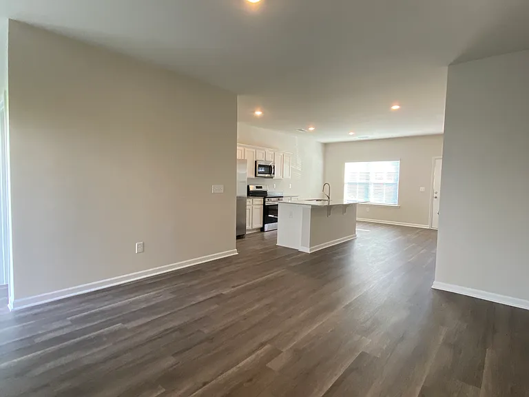 105 Lowland Dr — Photo 5